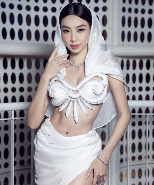 Diện váy ôm sát khoe đường cong, Hoa hậu Thuỳ Tiên để lộ 1 khuyết điểm chí mạng - Ảnh 7.
