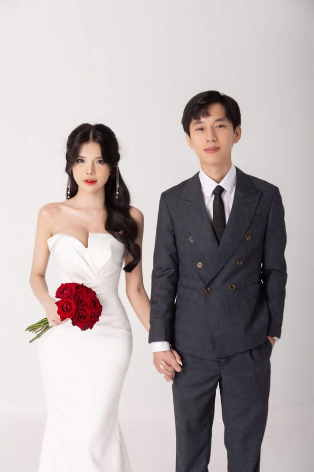 Lộ diện ảnh cưới chưa tiết lộ của Văn Tùng - Mai Dora, chú rể gọi cô dâu là 'vợ bé' gây bất ngờ cho dân tình