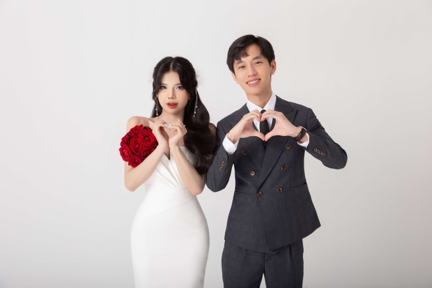 Lộ diện ảnh cưới chưa tiết lộ của Văn Tùng - Mai Dora, chú rể gọi cô dâu là 'vợ bé' gây bất ngờ cho dân tình