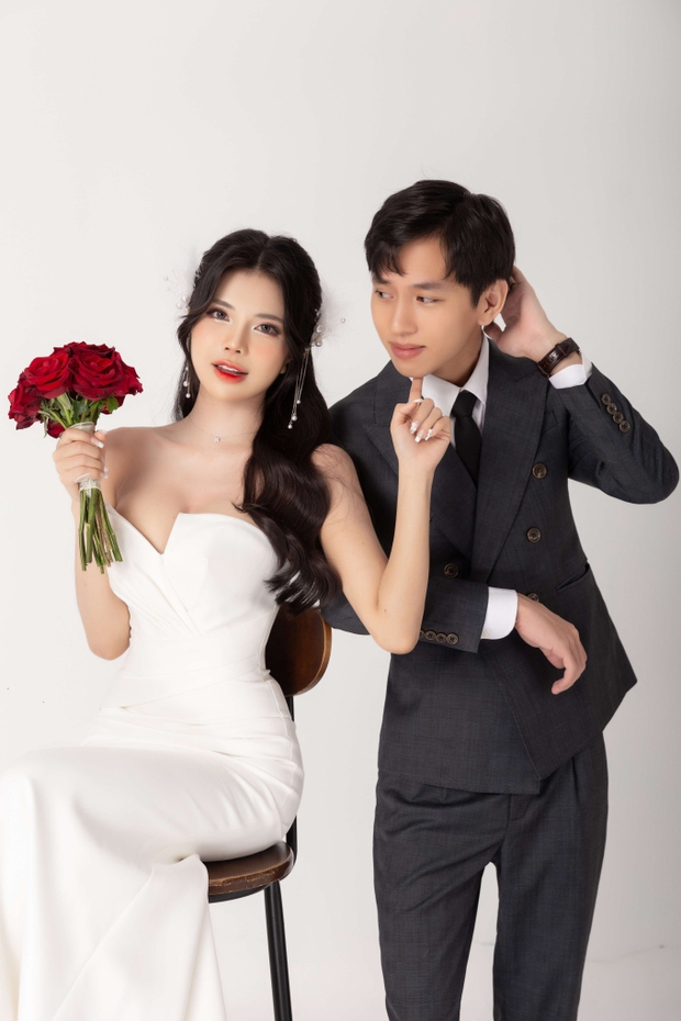 Lộ diện ảnh cưới chưa tiết lộ của Văn Tùng - Mai Dora, chú rể gọi cô dâu là 'vợ bé' gây bất ngờ cho dân tình