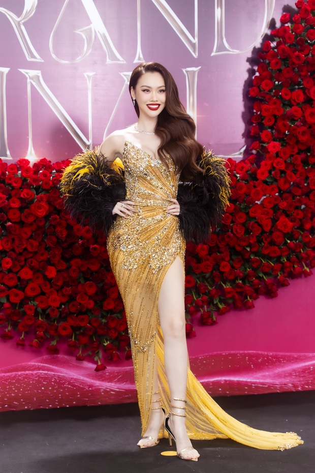 Thảm đỏ Chung kết Miss Grand International: Thùy Tiên chiếm spotlight, mỹ nhân Việt đọ sắc cùng dàn hậu quốc tế - Ảnh 8.