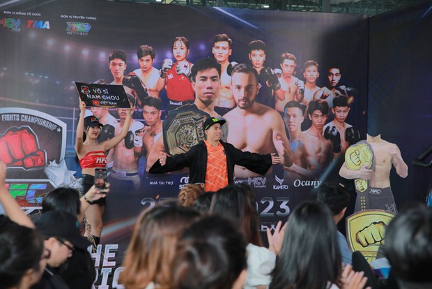Võ sĩ Nga đấu với nhà vô địch Lion Championship - Nam Chou tại Master Of Fights Championship