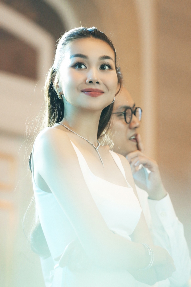 Thanh Hằng tung hứng những tiết mục cẩu lương tại đám cưới: Cười sặc sụa, chú rể không rời mắt