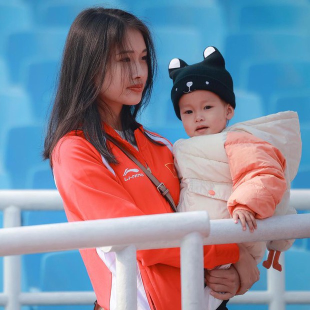 Titen bài viết: Vận động viên điền kinh quyết đoán đạt HCV thu hút sự quan tâm đặc biệt từ vợ - người đai đen Taekwondo