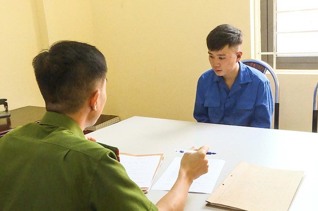 Bắt khẩn cấp nam thanh niên thách thức, lăng mạ công an - Ảnh 1. Bắt khẩn cấp nam thanh niên thách thức, lăng mạ công an - Ảnh 1.