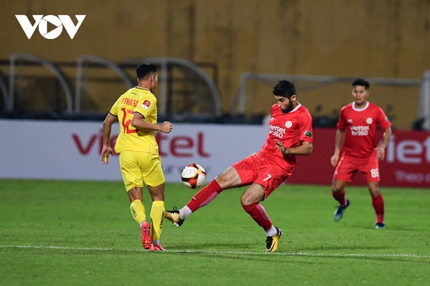 Thể thao: Viettel FC chia điểm với Thanh Hóa trong trận đấu đầy thẻ đỏ tại sân Hàng Đẫy