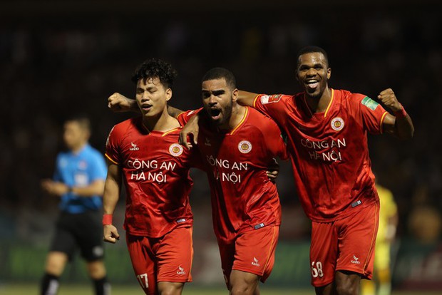 Đại gia VLeague: Có mang lại niềm vui hay gây thất vọng cho HLV Troussier?