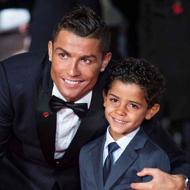 Con trai cả liên tục đòi mua điện thoại, Ronaldo có cách xử trí dứt khoát khiến nhiều người ngưỡng mộ - Ảnh 1.