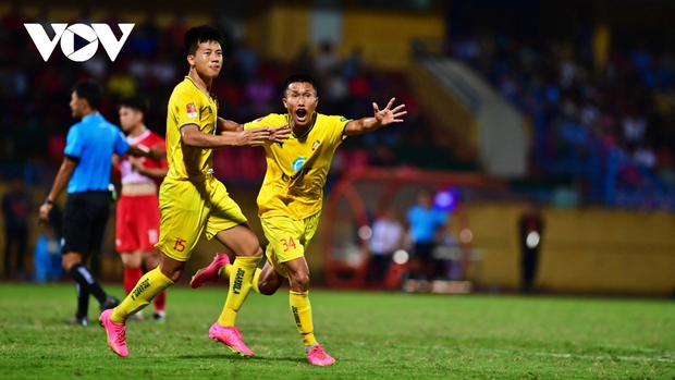Thể thao: Viettel FC chia điểm với Thanh Hóa trong trận đấu đầy thẻ đỏ tại sân Hàng Đẫy