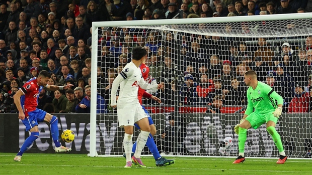 Son Heung Min tỏa sáng, Tottenham vững vàng trên đỉnh Ngoại hạng Anh - Ảnh 5. Son Heung Min tỏa sáng, Tottenham vững vàng trên đỉnh Ngoại hạng Anh - Ảnh 5.