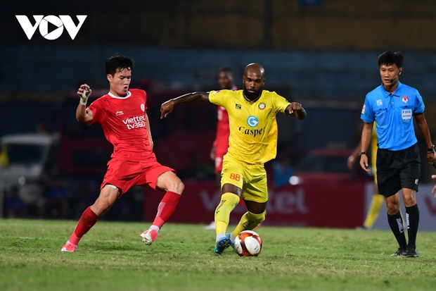 Thể thao: Viettel FC chia điểm với Thanh Hóa trong trận đấu đầy thẻ đỏ tại sân Hàng Đẫy