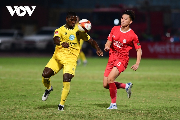 Thể thao: Viettel FC chia điểm với Thanh Hóa trong trận đấu đầy thẻ đỏ tại sân Hàng Đẫy