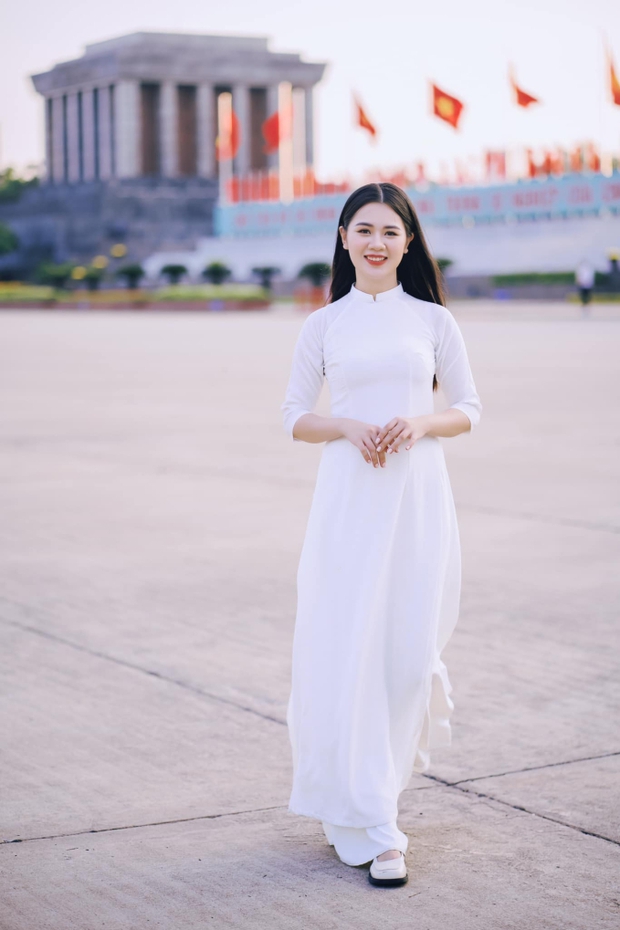 Vợ của đội trưởng ĐT Việt Nam: Tình cảm và sự trung thành khi chồng xa nhà