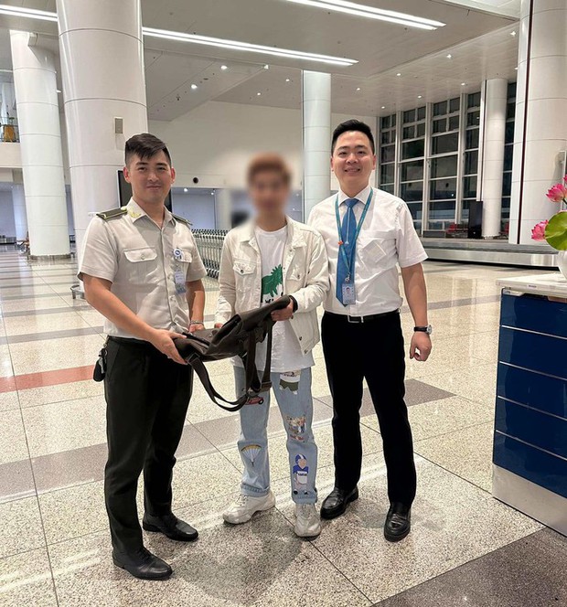 Thanh niên quên balô đựng hơn 200 triệu đồng cùng nhiều trang sức ở sân bay - Ảnh 2. Thanh niên quên balô đựng hơn 200 triệu đồng cùng nhiều trang sức ở sân bay - Ảnh 2.