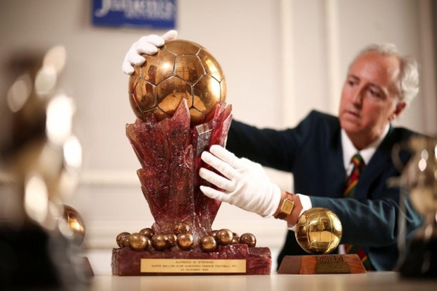 Danh hiệu cá nhân siêu quả bóng vàng mà Messi và Ronaldo cùng chưa từng chiếm hữu