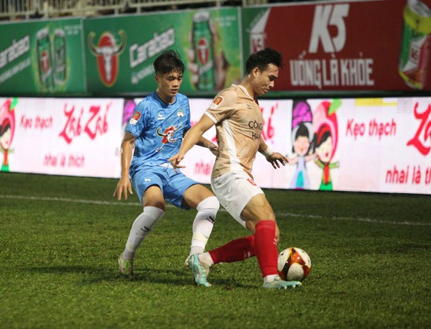 Tiếp tục niệm kỷ 3 thành viên của CLB HAGL đã mất trong trận đấu đầu tiên của mùa giải mới trên sân nhà