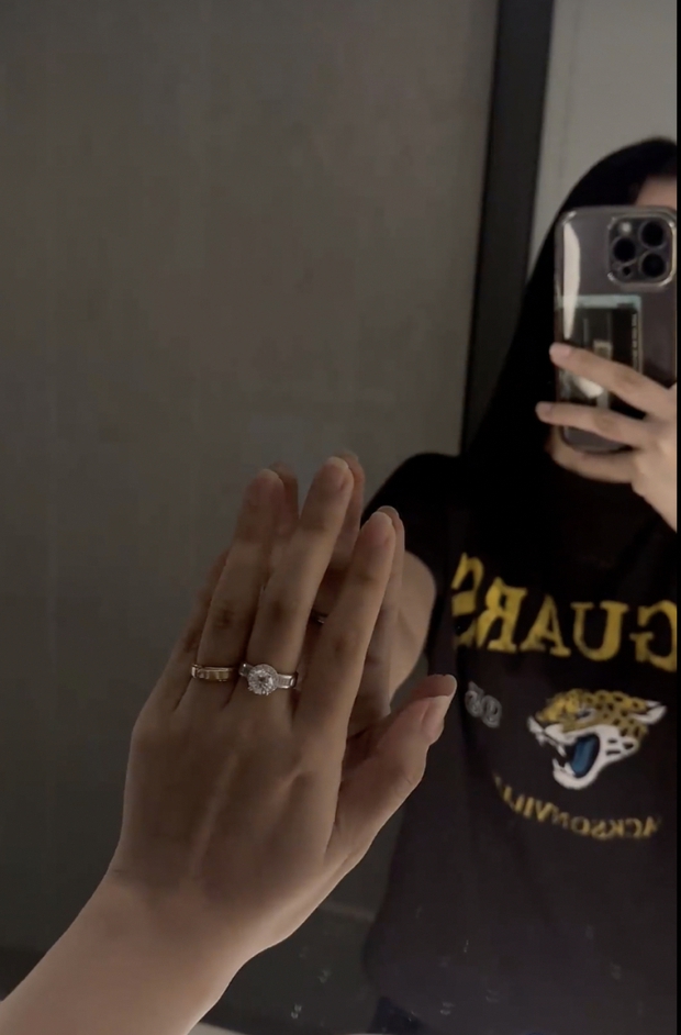 Vợ của đội trưởng ĐT Việt Nam: Tình cảm và sự trung thành khi chồng xa nhà