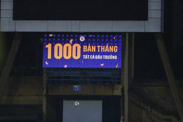 CĐV Hải Phòng 'vi phạm' quy định, bỏ qua lệnh cấm để cổ vũ đội nhà tại Hàng Đẫy