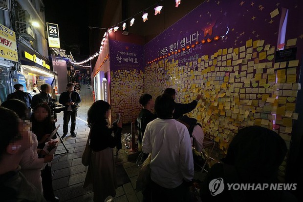 Một lễ hội Halloween lặng lẽ chưa từng thấy ở Hàn Quốc sau thảm kịch giẫm đạp Itaewon - Ảnh 3.