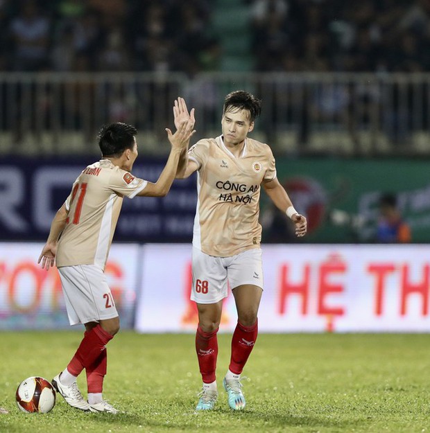 Cầu thủ và sự thành đạt: Thu nhập và tài sản của cầu thủ bóng đá Việt Nam