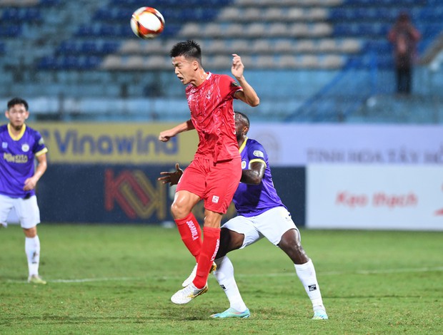 CĐV Hải Phòng 'vi phạm' quy định, bỏ qua lệnh cấm để cổ vũ đội nhà tại Hàng Đẫy