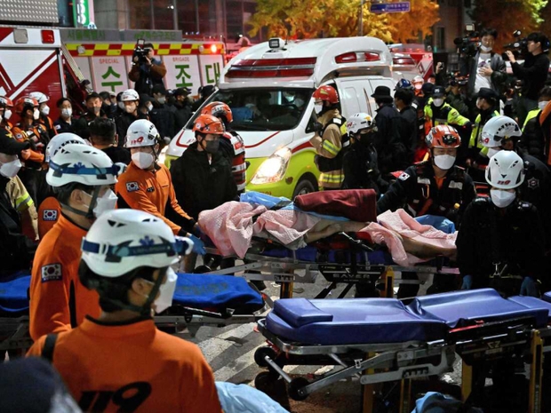 Nhìn lại thảm kịch giẫm đạp tồi tệ nhất lịch sử Hàn Quốc: 159 người thiệt mạng, cảnh tượng bao trùm con phố Itaewon gây ám ảnh - Ảnh 5.