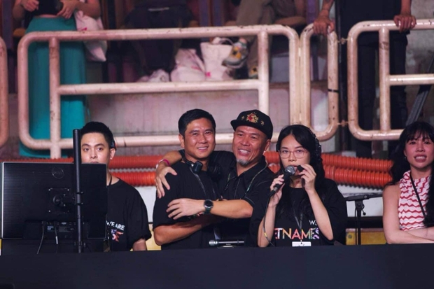 Hoàng Thuỳ Linh tránh nhắc đến, nhưng từ NS Huy Tuấn đến đạo diễn sân khấu đều xác nhận Hồ Hoài Anh là tổng đạo diễn Vietnamese Concert - Ảnh 4.
