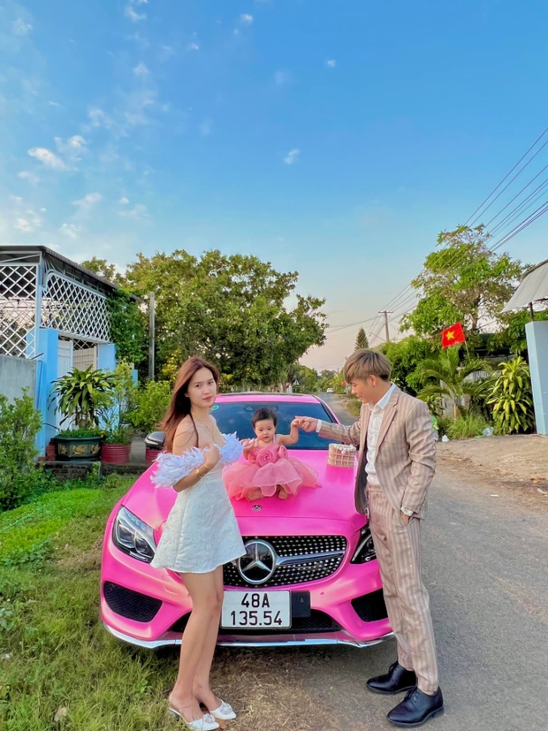 “Ca sĩ kẹo kéo” từ lơ xe đến TikToker 4 triệu tim: Từng bị hủy hôn trước cưới 20 ngày, hiện tại đáng ngưỡng mộ - Ảnh 5. “Ca sĩ kẹo kéo” từ lơ xe đến TikToker 4 triệu tim: Từng bị hủy hôn trước cưới 20 ngày, hiện tại đáng ngưỡng mộ - Ảnh 5.