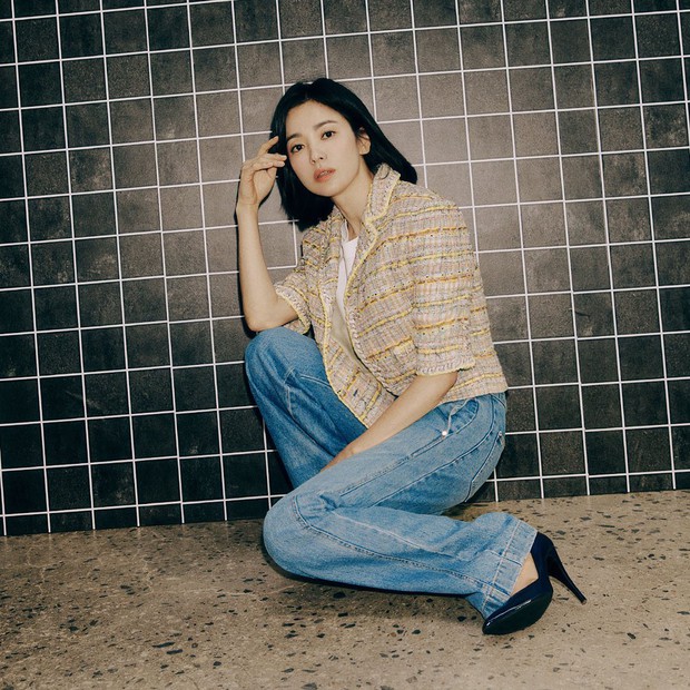 Song Hye Kyo mặc quần jeans đẹp từ phim ra ngoài đời, ngắm là muốn học hỏi - Ảnh 9. Song Hye Kyo mặc quần jeans đẹp từ phim ra ngoài đời, ngắm là muốn học hỏi - Ảnh 9.