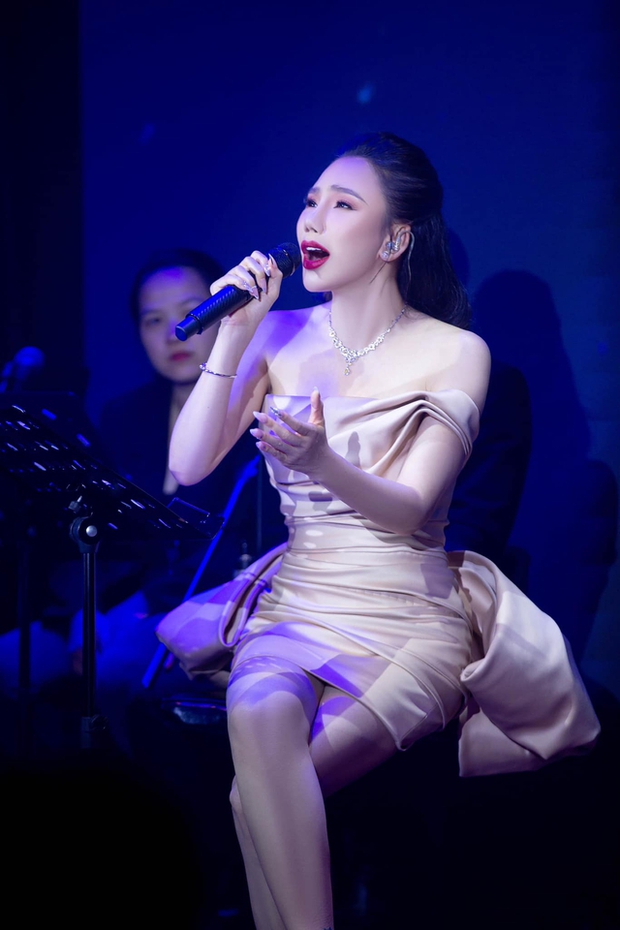 Hoàn thiện vẻ ngoài ngoạn mục của Hồ Quỳnh Hương: Sự hòa quyện tinh tế giữa “dao kéo” và chỉnh sửa ảnh
