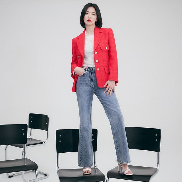 Song Hye Kyo mặc quần jeans đẹp từ phim ra ngoài đời, ngắm là muốn học hỏi - Ảnh 6. Song Hye Kyo mặc quần jeans đẹp từ phim ra ngoài đời, ngắm là muốn học hỏi - Ảnh 6.