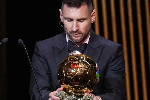 Chùm ảnh Messi cùng con trai rạng rỡ nhận Quả bóng Vàng lần thứ 8 - Ảnh 6.