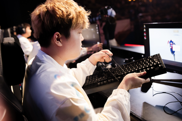 Đường Trên của BLG chịu thất bại trước T1 và đồng đội tại CKTG 2023