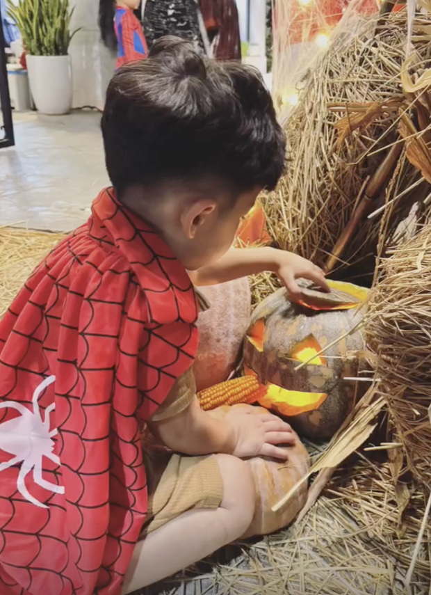 Các tuyển thủ háo hức chào đón Halloween