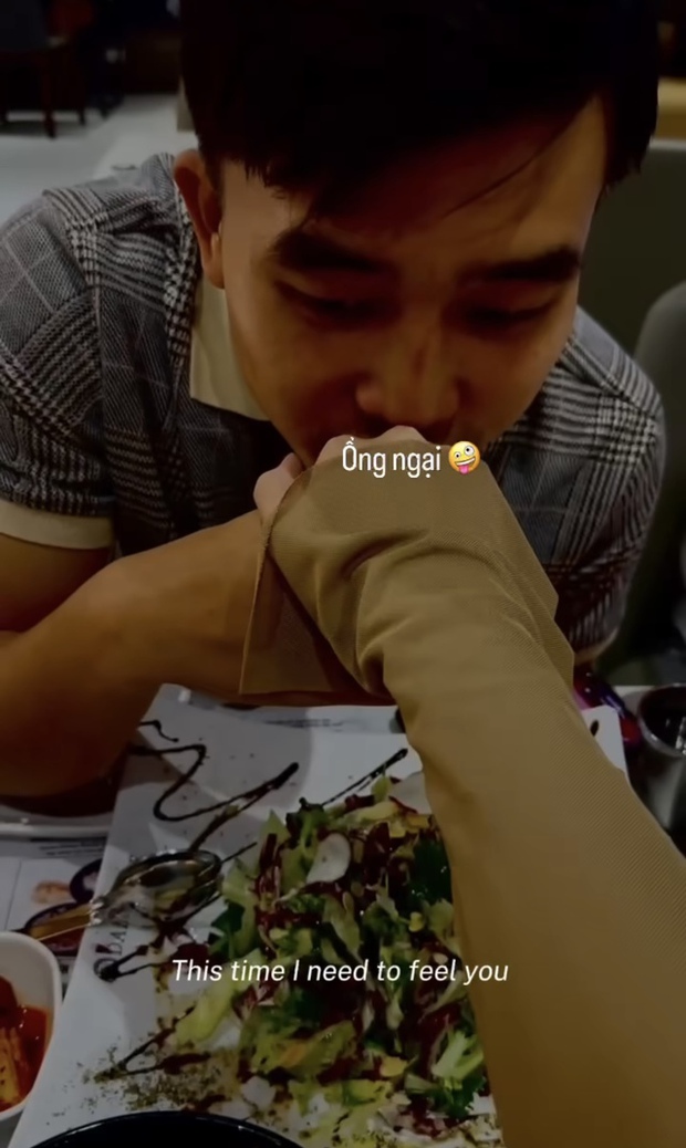 Cầu thủ U23 Việt Nam hấp dẫn theo cách riêng, dân mạng bàn tán về tình cảm với cô giáo tiểu học