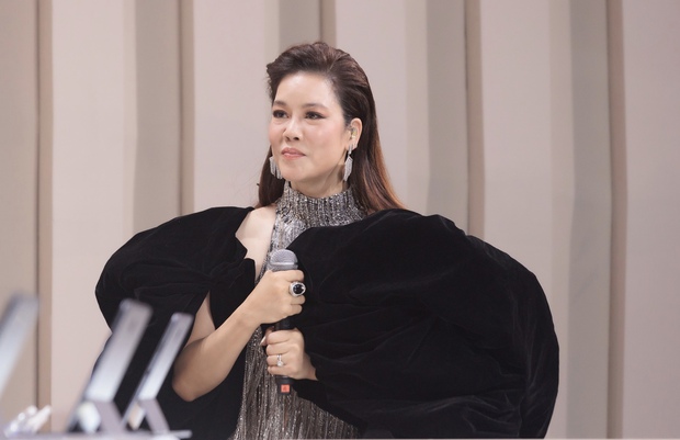 Nữ ca sĩ đông con bậc nhất showbiz Việt: Chị đẹp được chồng Việt kiều cưng chiều, sắp làm cô dâu ở tuổi 51 - Ảnh 2.