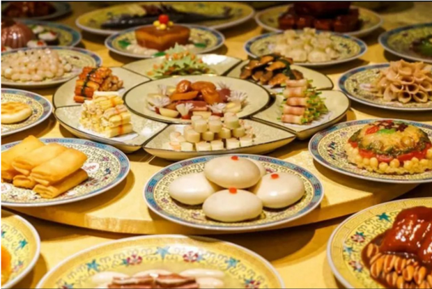 Hé lộ bữa ăn 120 món của hoàng đế và lý do ngài gắp không quá 3 miếng mỗi món - Ảnh 1.