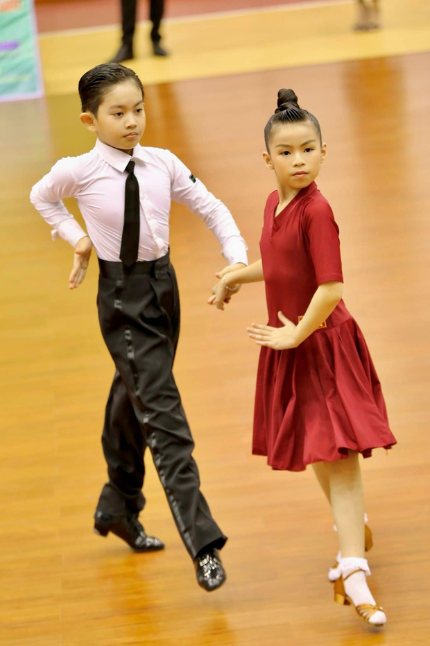 Khánh Thi và Phan Hiển khẳng định vượt trên mọi tuổi tại Giải thể thao