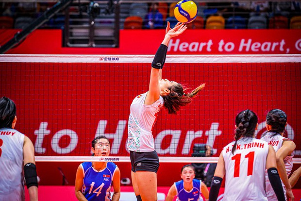 Chiến thắng lịch sử! Bóng chuyền nữ Việt Nam ghi tên vào bán kết ASIAD 19 và khiến người hâm mộ phấn khích