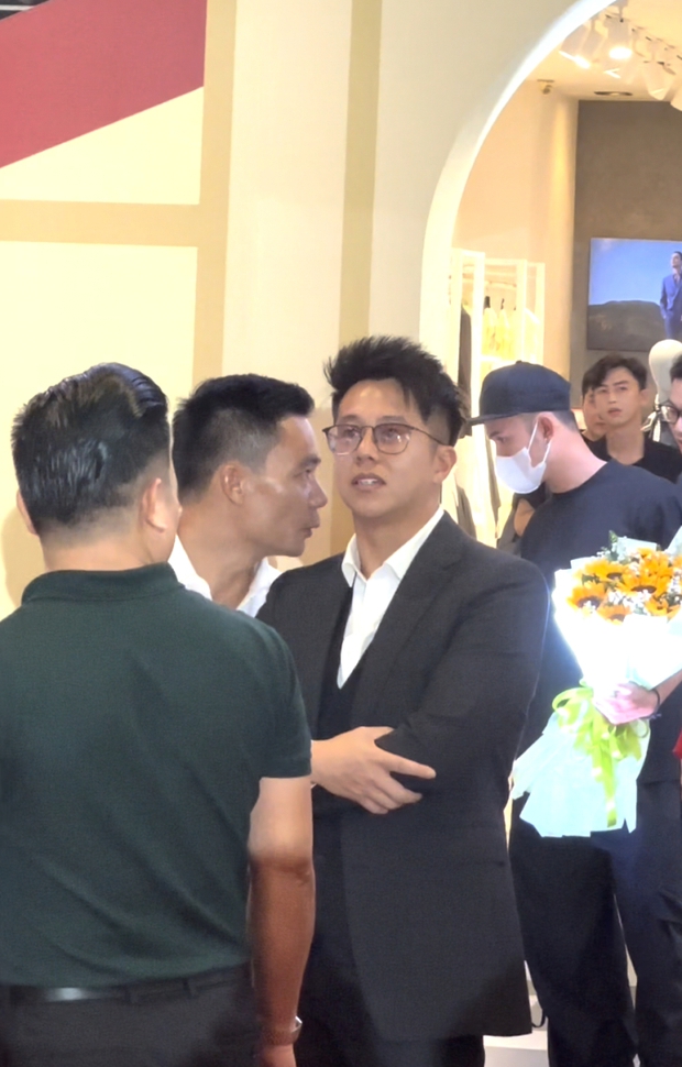 Matt Liu xuất hiện tại thảm đỏ phim Giao Lộ 8675, chuẩn phong cách người đàn ông nhiều tiền! - Ảnh 2. Matt Liu xuất hiện tại thảm đỏ phim Giao Lộ 8675, chuẩn phong cách người đàn ông nhiều tiền! - Ảnh 2.