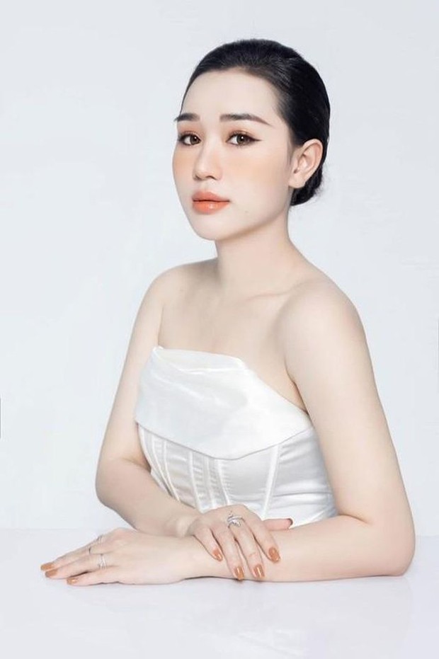 Cùng khám phá diện mạo mới đầy thu hút của vợ Hồ Tấn Tài sau khi lên xe hoa