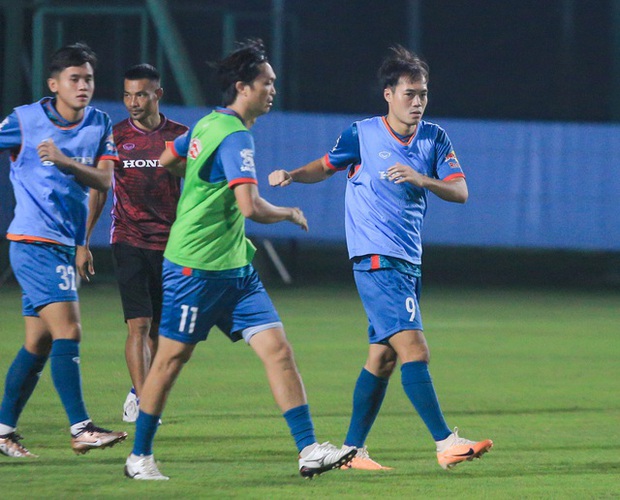 Đội tuyển Việt Nam quyết định tập luyện muộn khiến fan háo hức trước trận đấu với Trung Quốc!