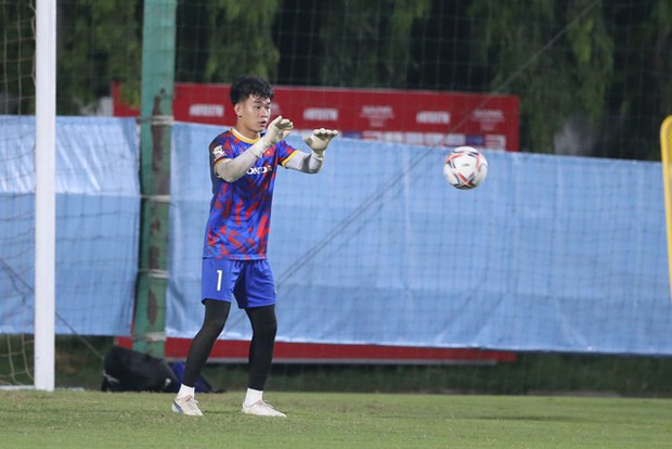 Nguyễn Công Phương được HLV Troussier triệu tập vào tập luyện cùng ĐT Việt Nam vào 21h00?