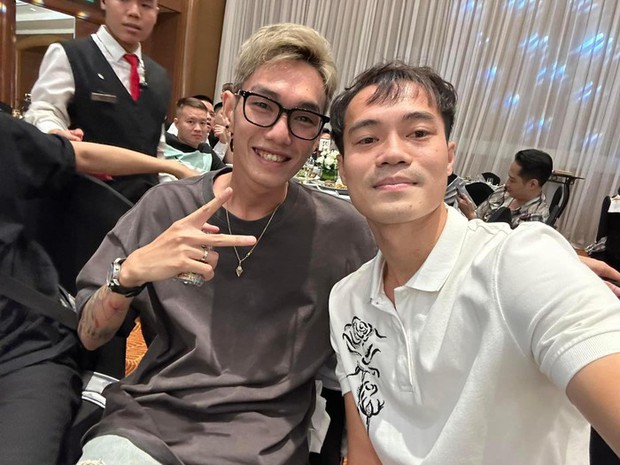 Văn Toàn gây sốt khi thực hiện lời hứa đáng yêu với Hòa Minzy trước khi đi tập cùng ĐT Việt Nam