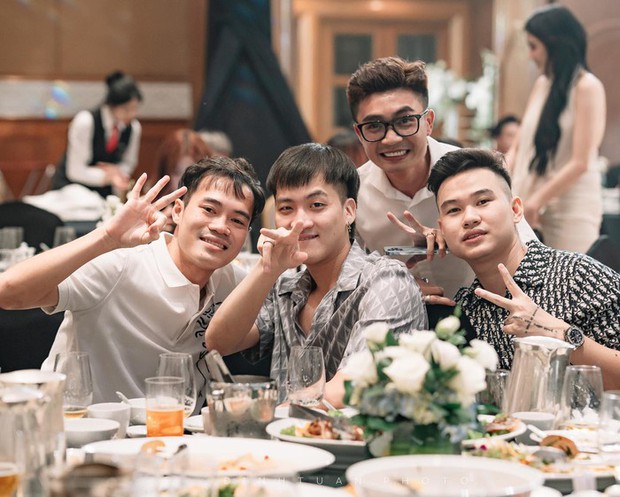 Văn Toàn gây sốt khi thực hiện lời hứa đáng yêu với Hòa Minzy trước khi đi tập cùng ĐT Việt Nam