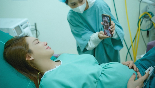 Nhã Phương bật khóc, chồng Trường Giang không thể đến bên trong phòng sinh - Gây xúc động máy xem!