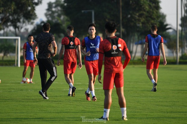 Tài năng đặc biệt của CAHN Bùi Hoàng Việt Anh trong việc vươn tầm Siêu cúp