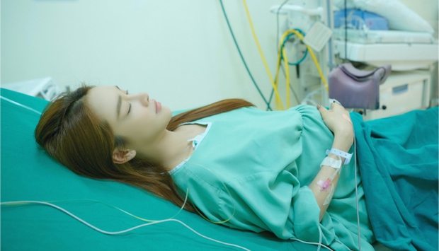 Nhã Phương bật khóc, chồng Trường Giang không thể đến bên trong phòng sinh - Gây xúc động máy xem!