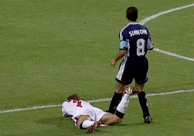 Cú gạt chân tai hại của Beckham: Fan phản đối, đồng đội lạnh lùng