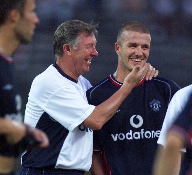 Hành động xúc động của David Beckham khiến anh phải đối mặt với áp lực lớn, hLV nói lời gì để cựu sao bật khóc?